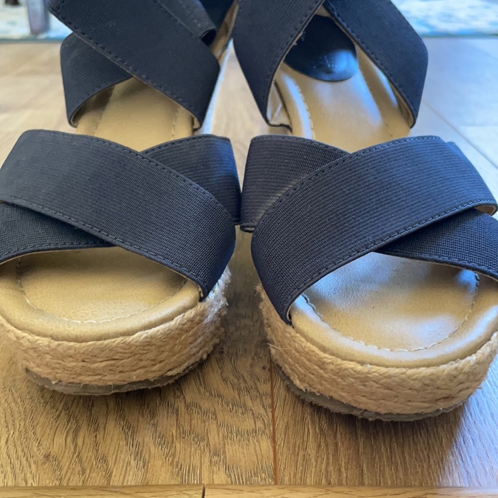🌸3 for $50 | Kenneth Cole Reaction wedge sandals - Picture 3 of 6
